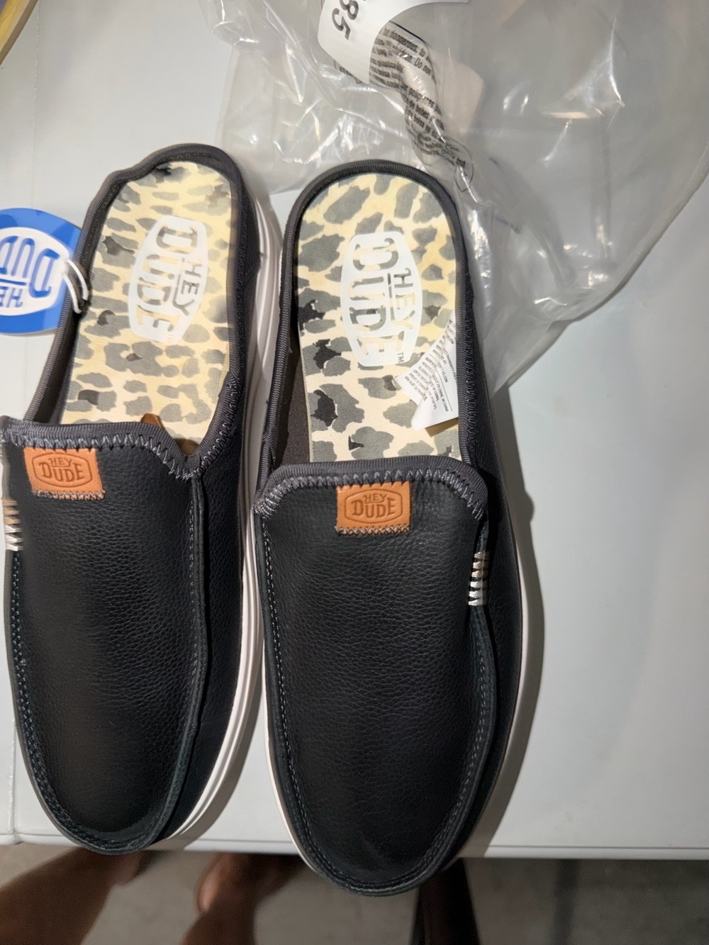 HEY DUDE womans Black Slip on Austin lift leather size 9 new without box